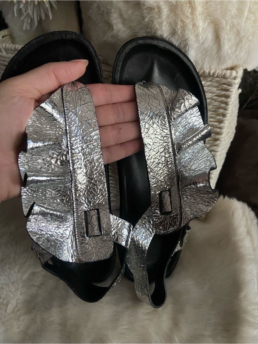 Isabel Marant Isela sandals in metallic silver leather - Picture 4 of 15